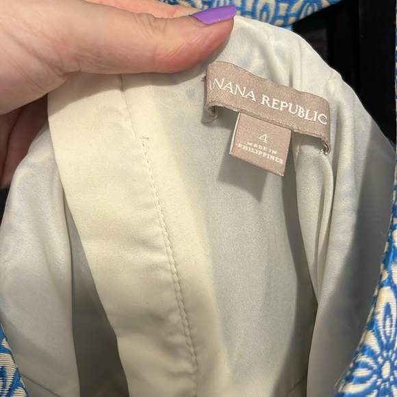 Very cute Banana Republic cocktail dress. Size 4. Lightly worn. - Picture 3 of 3